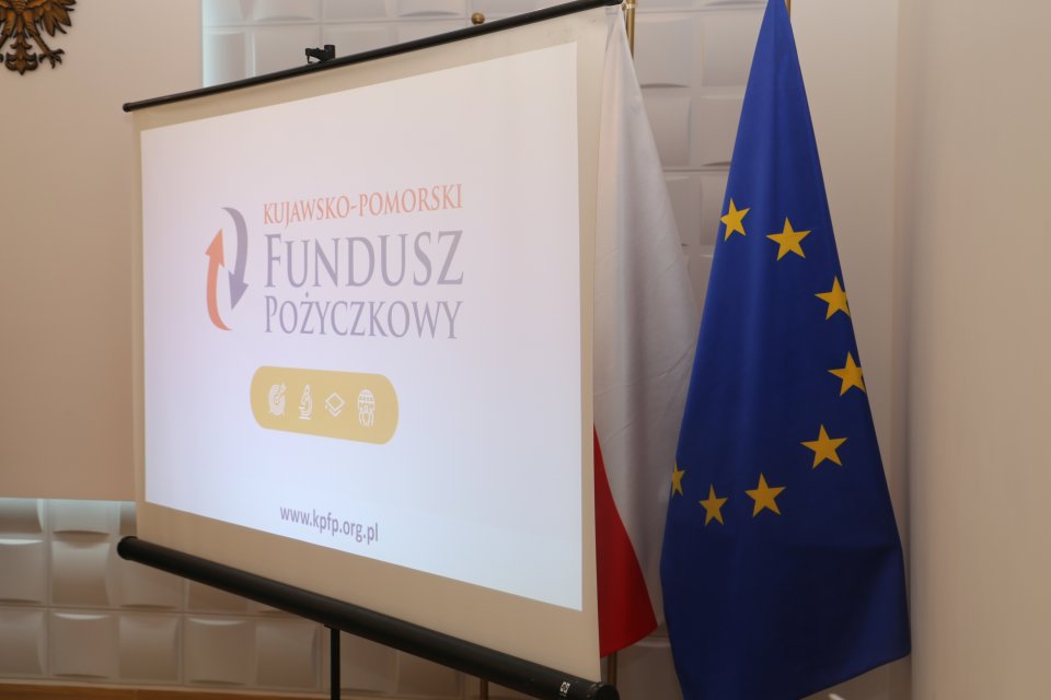 Zaprezentowano prezentacje.