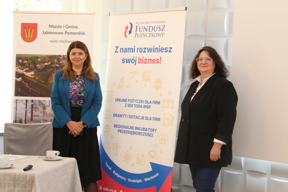 Przedstawicielki kpfp przedstawiły ofertę.